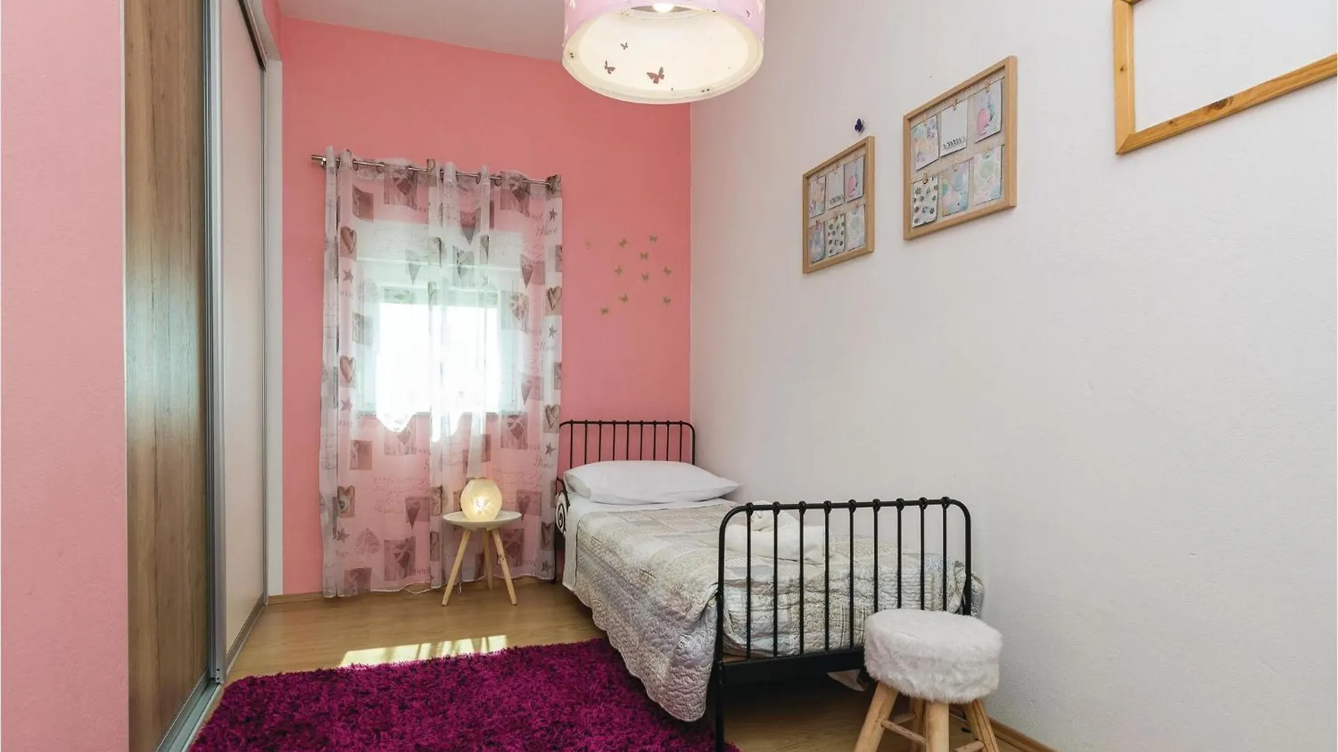 Stunning Home In Galovac With Wifi